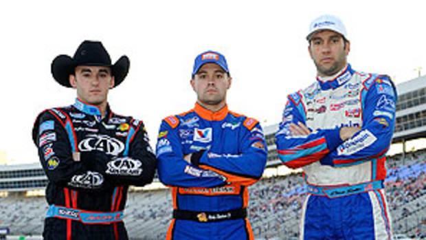 Elliot-Sadler-Ricky-Stenhouse-1.jpg